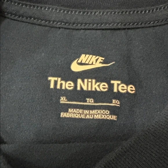 Boys Adidas & Nike long sleeve tees - Picture 8 of 9